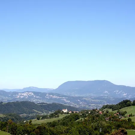 Montchateau Chambres D' Hotes Bed & Breakfast *