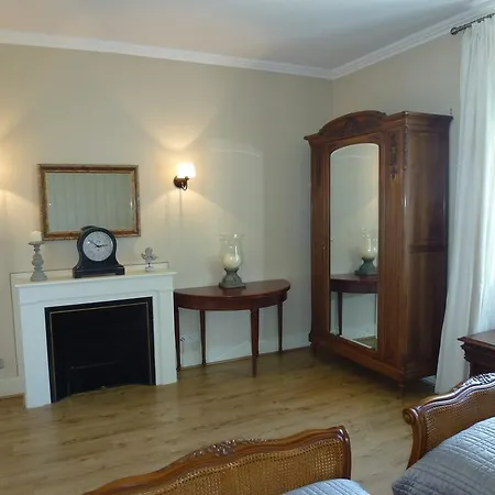 Montchateau Chambres D' Hotes Bed & Breakfast Merlas