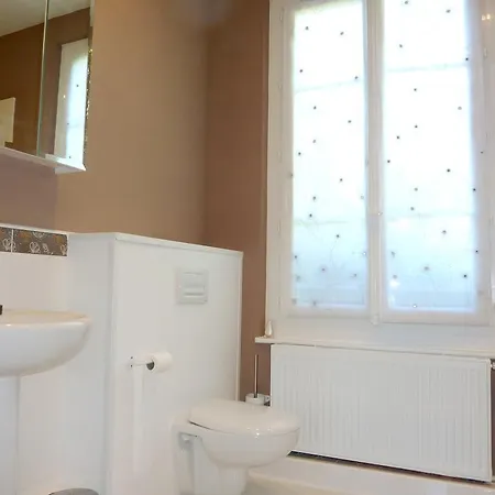 Montchateau Chambres D' Hotes Bed & Breakfast