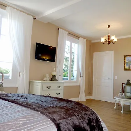 Montchateau Chambres D' Hotes Bed & Breakfast Merlas