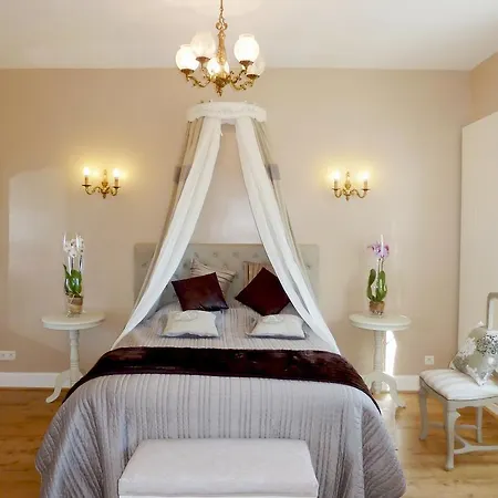 Montchateau Chambres D' Hotes Bed & Breakfast *