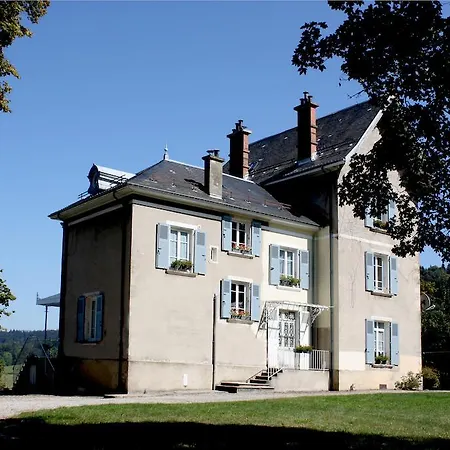Montchateau Chambres D' Hotes Bed & Breakfast Merlas